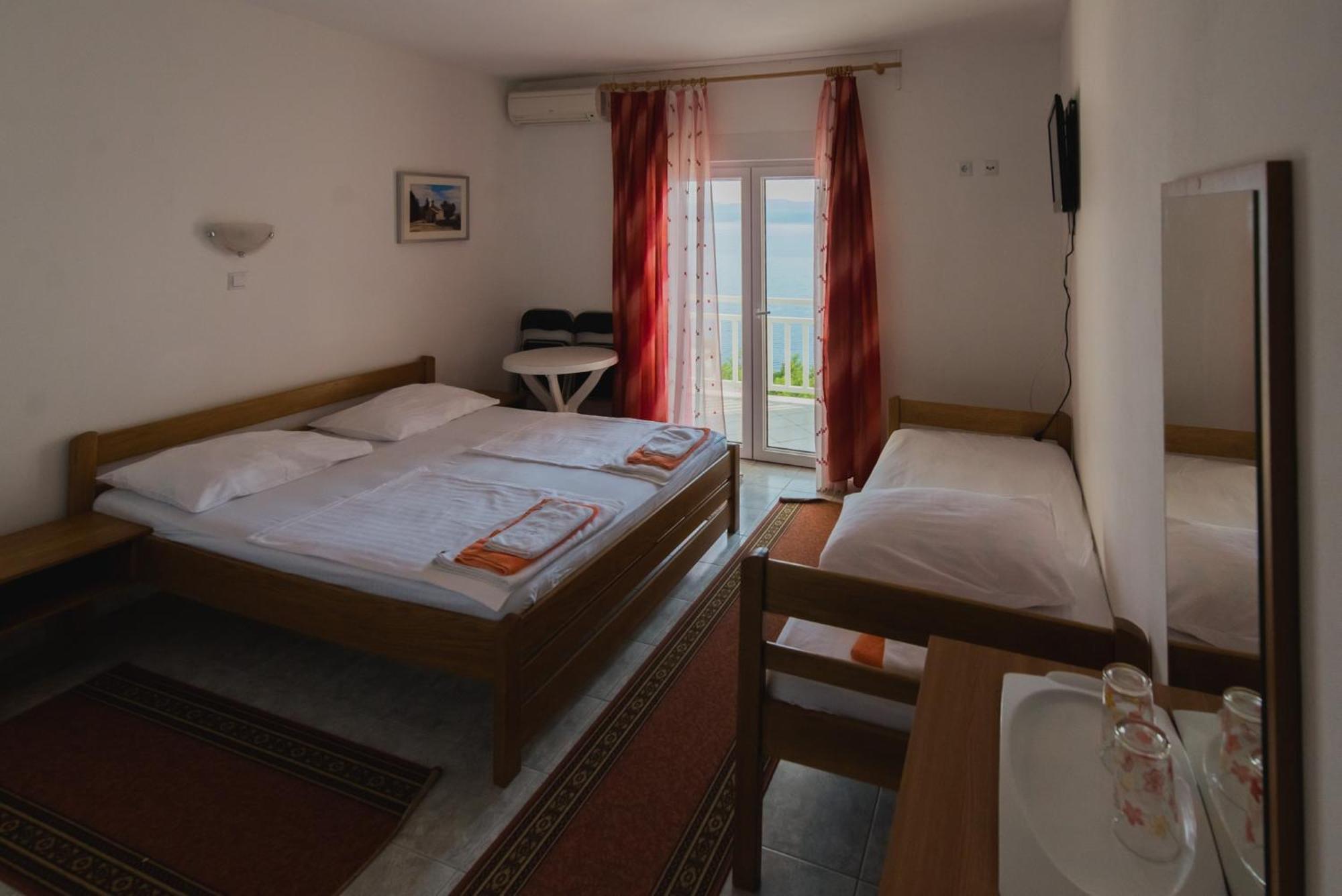 Bed And Breakfast Pero 3 Min Walk To The Beach Lokva Rogoznica Dış mekan fotoğraf